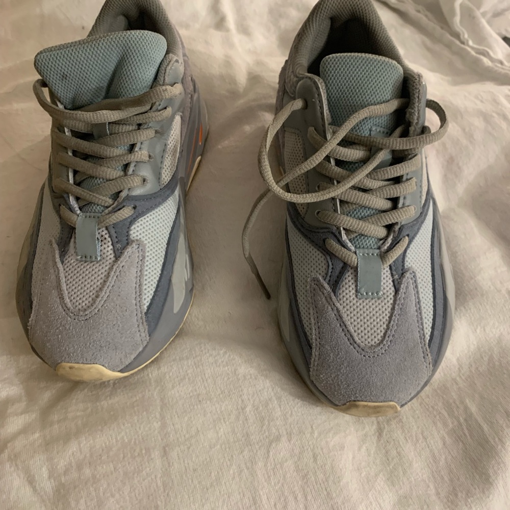 Yezzy - Picture 3 of 4